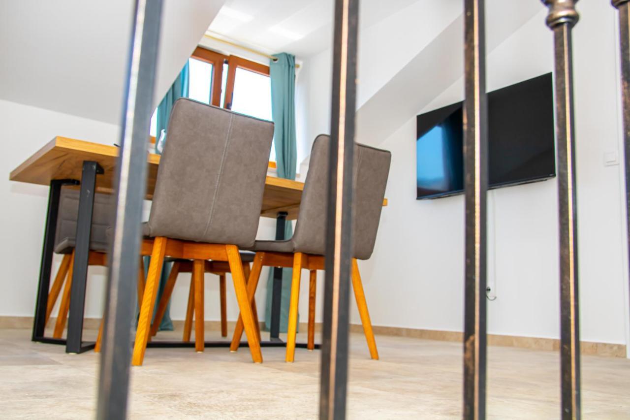 מוסטר Luxury Apartments Iris מראה חיצוני תמונה